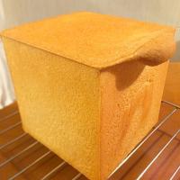 元気すぎて、はみ出ちゃった角食(^_^;)